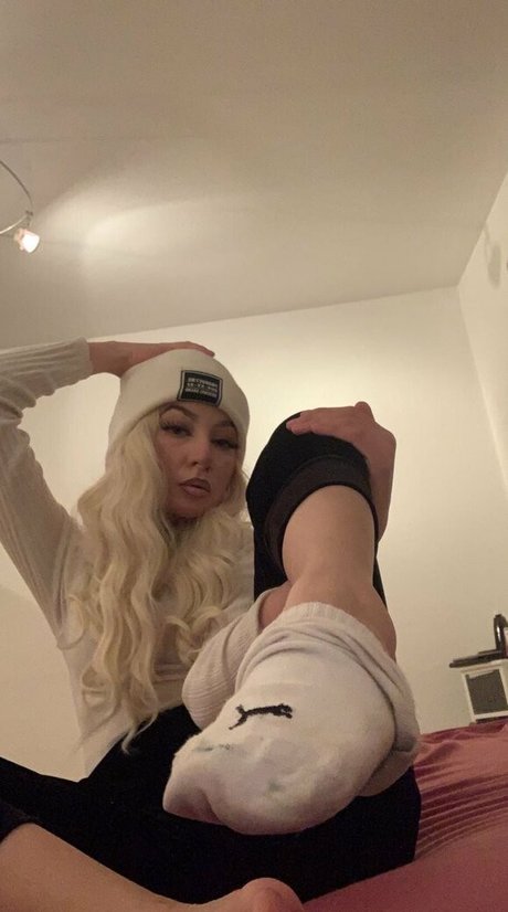 monamixxx erotic model images