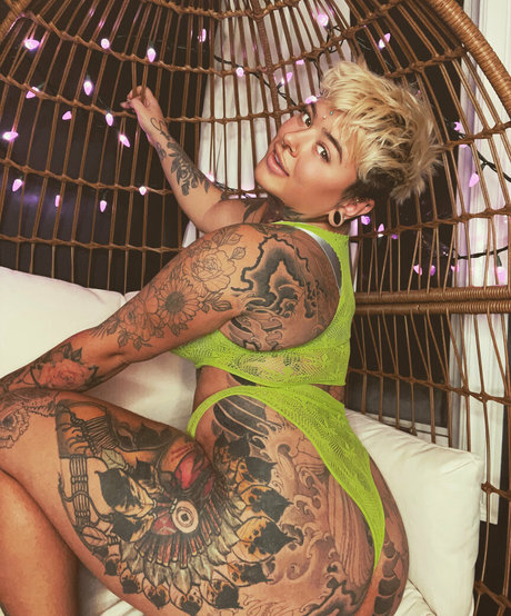 gillisbeennaughtyfree adult star galleries