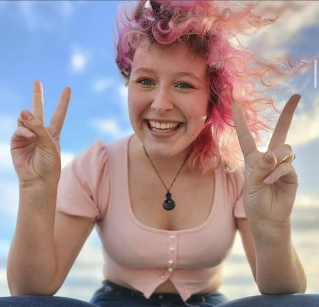 Lucyqueenofchaos xxx actress galleries