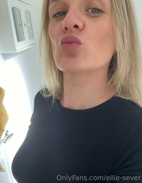 ellie sever hd model img