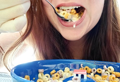 toepazfeetures pretty actress photos