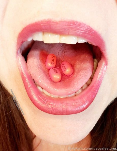 toepazfeetures model beautiful pictures