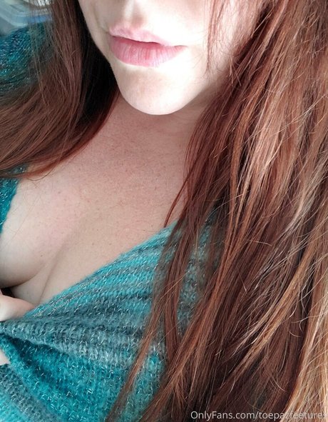 toepazfeetures hot model picture