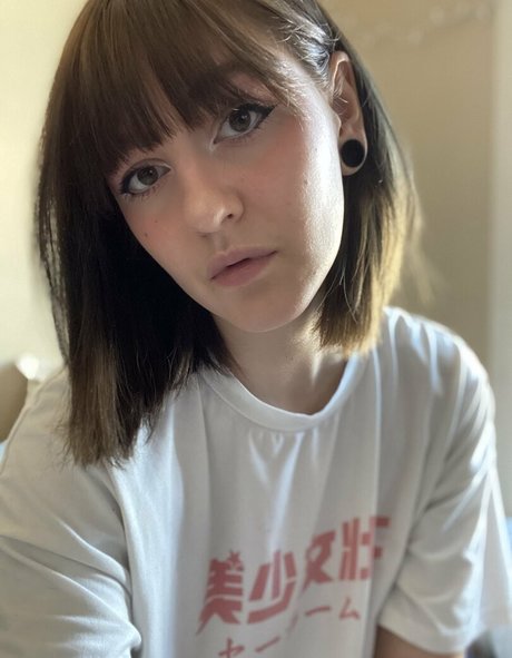 minaluna high quality pornstar picture