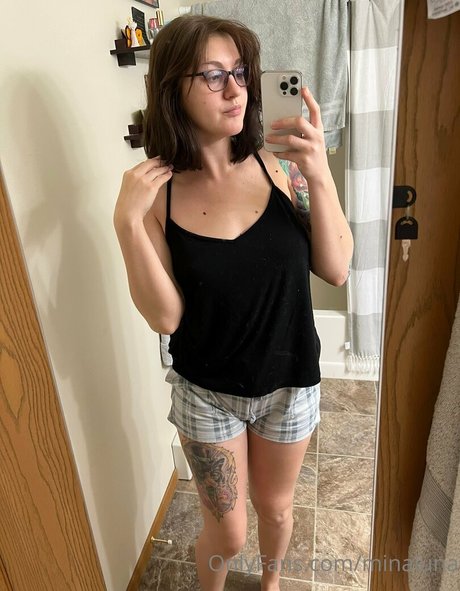 minaluna model nude pictures