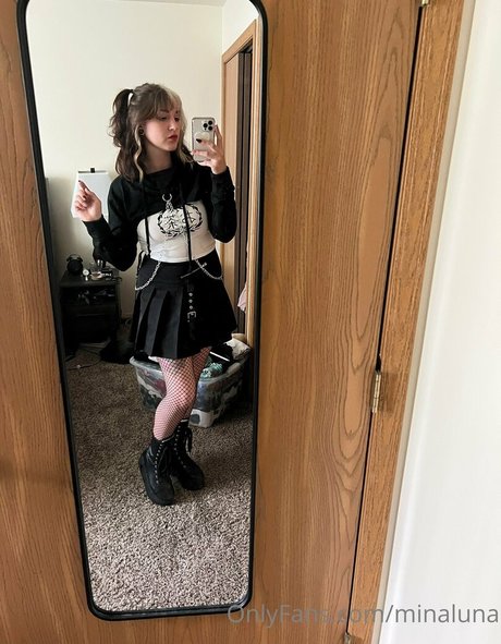 minaluna star naked images