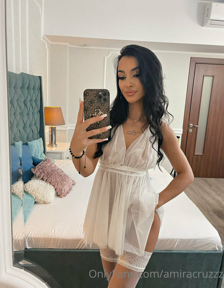 amiracruzzz model hot photos