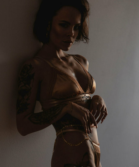 miribe exclusive actress pics