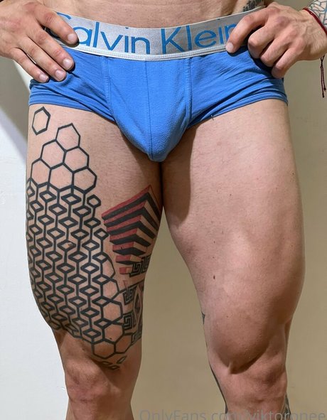 viktoronee adult model pic