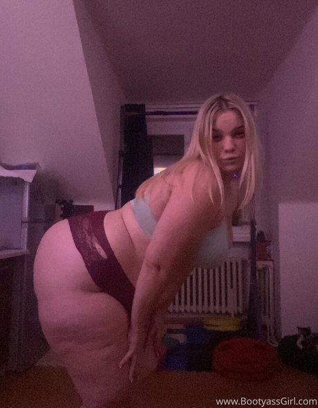 bootyassgirl nice model pic