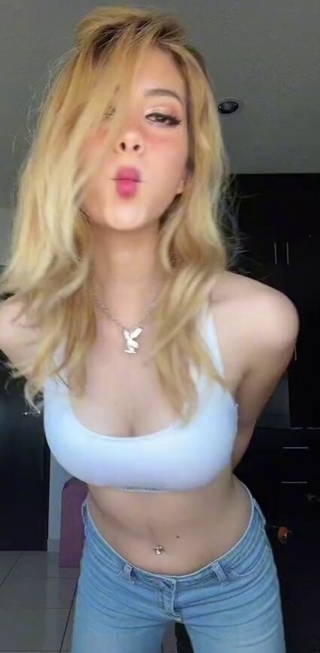 Deborha4 star hot img