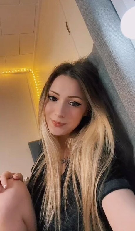 Little Momma model hot pictures