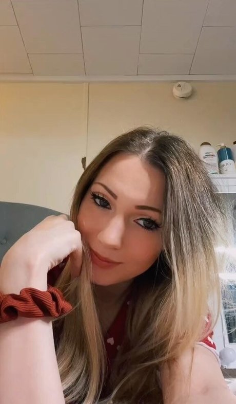 Little Momma nude star images