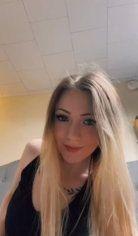 Little Momma top pornstar photo