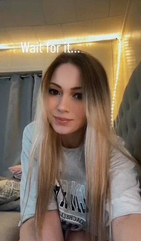 Little Momma nude model galleries