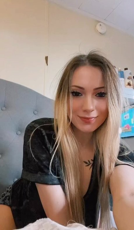 Little Momma model free picture