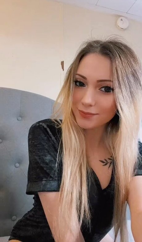 Little Momma nudes actress image