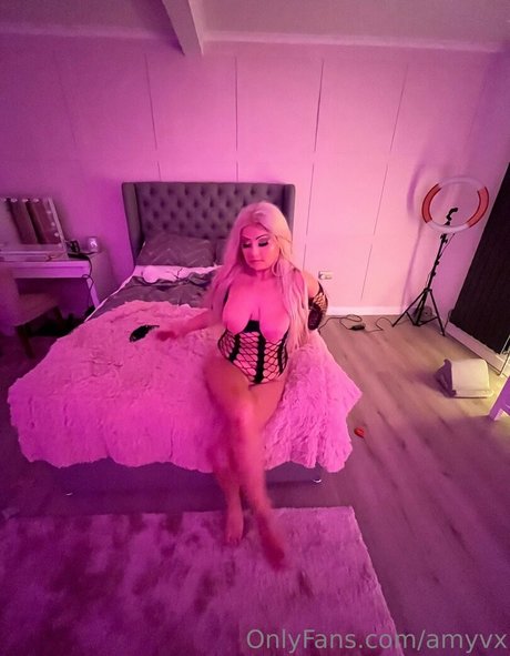 Amyvx art model images