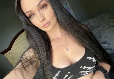 Mila Moore model high quality photos