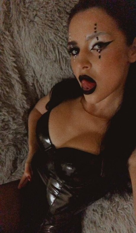 Mila Moore nudes model photos