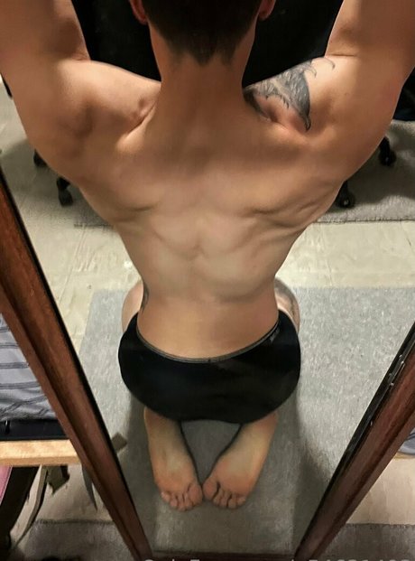 itsreallyyjj adult model picture