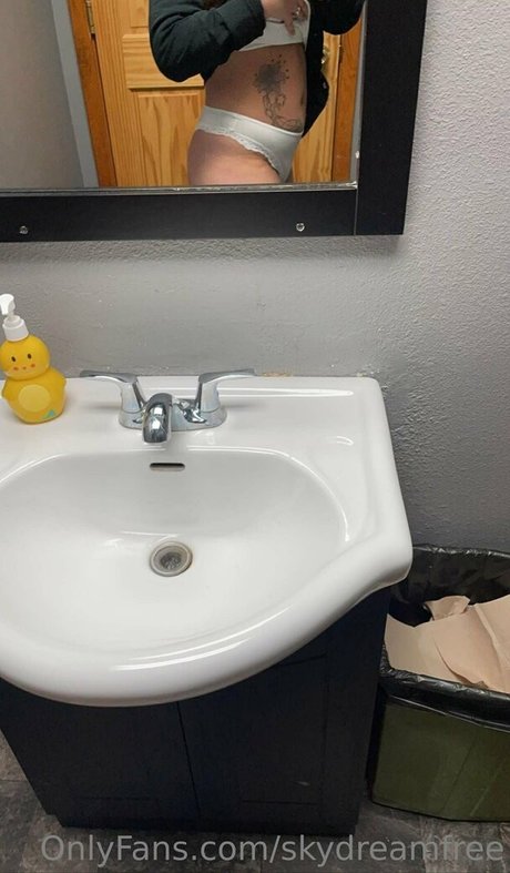 skydreamfree nice model pic