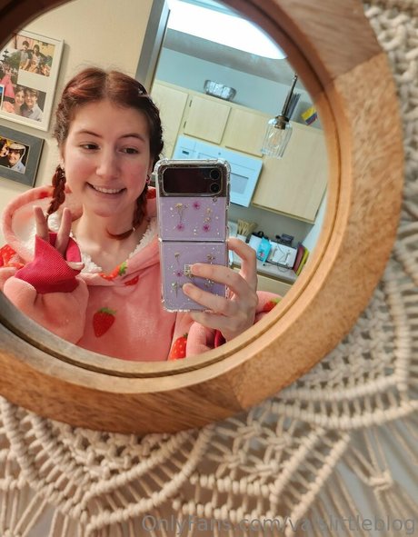 valvestia beautiful model img