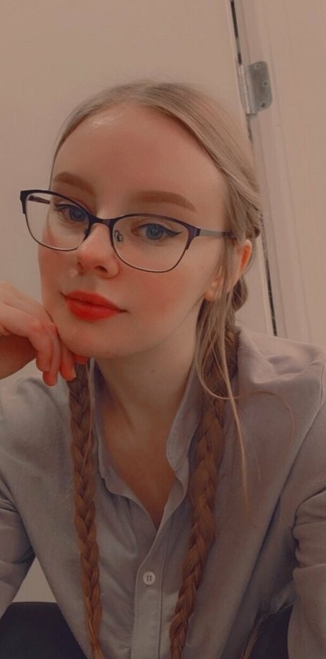 kindlyfruitbat star adult galleries