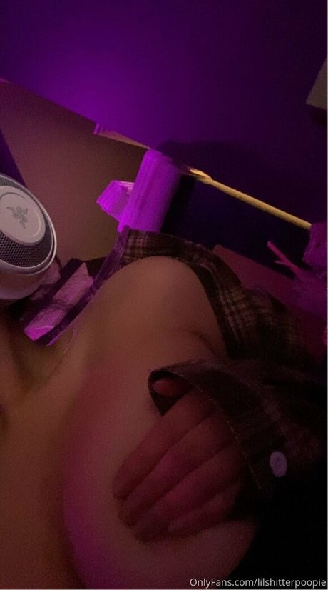 lilshitterpoopie pornstar erotic picture