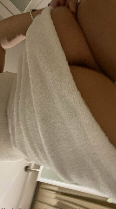 lilshitterpoopie nude model gallery