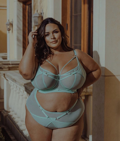 Nicole Denise Johansson star naked img