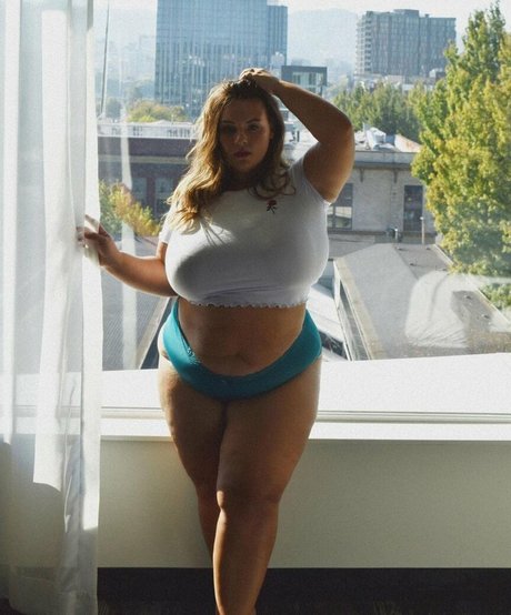 big tits brunette onlyfans free naked galleries