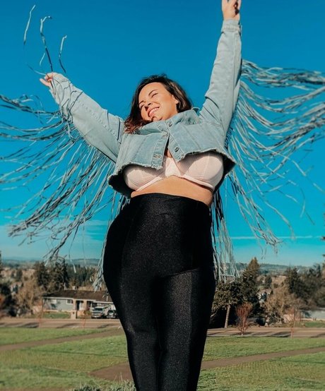 Nicole Denise Johansson model sexy pictures