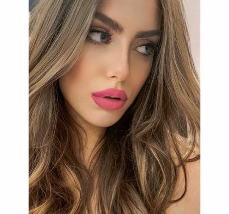 busty solo onlyfans hot pics