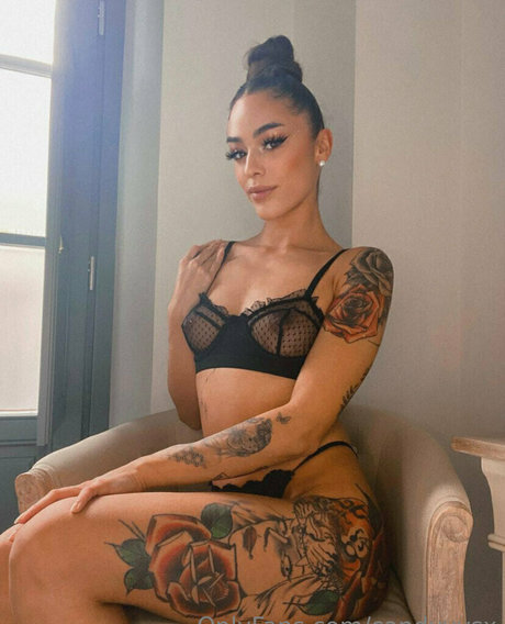 Candyyysx_ naked star image