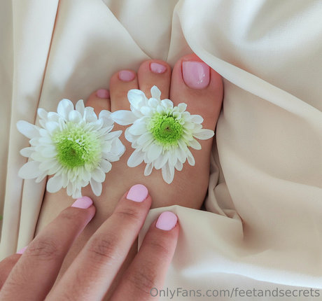 feetandsecrets model sex image
