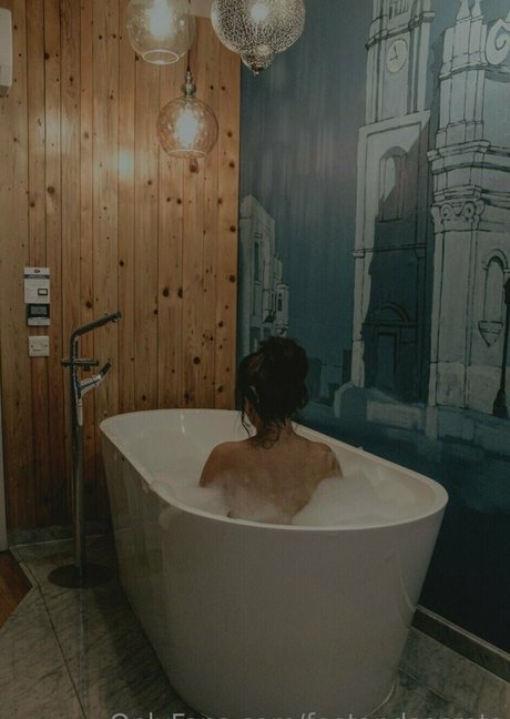 feetandsecrets model naked pictures