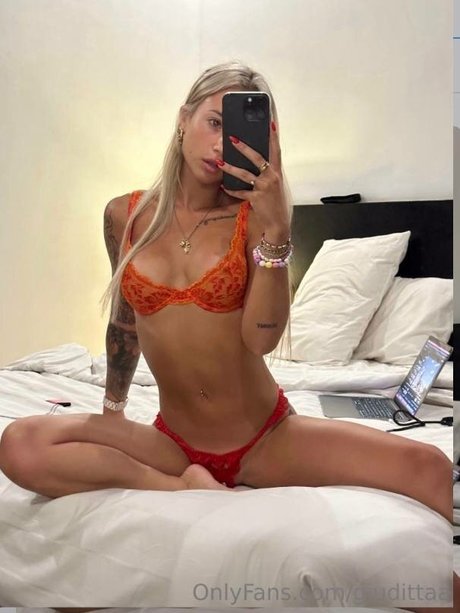 Judit Giudittaa Jucmis pornstar erotic pics