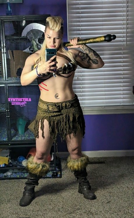 Synthetika Lynn nude actress photo