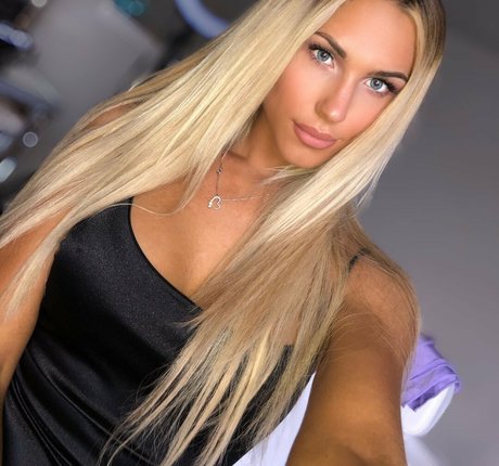 big tits brunette onlyfans porn pics