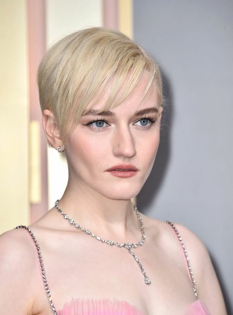 Julia Garner adult star gallery