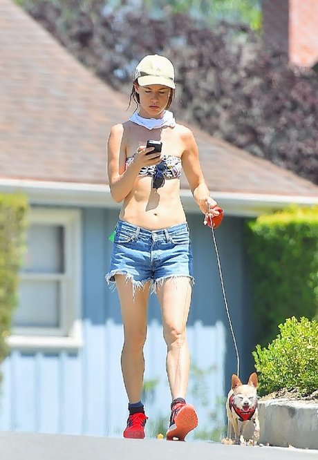 Juliette Lewis art star galleries