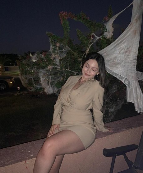 Wendy Chavez hot model image