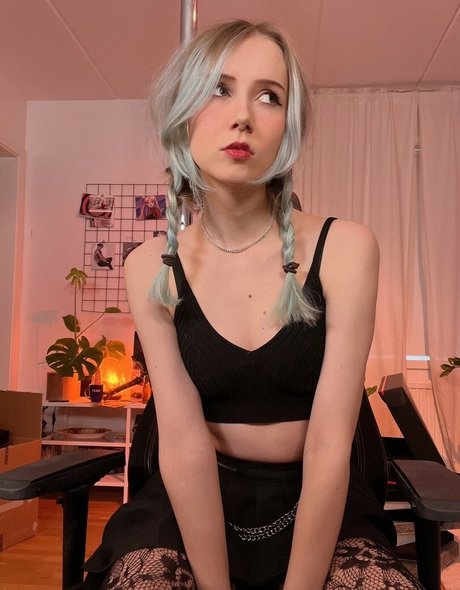 Apollolol exclusive pornstar picture