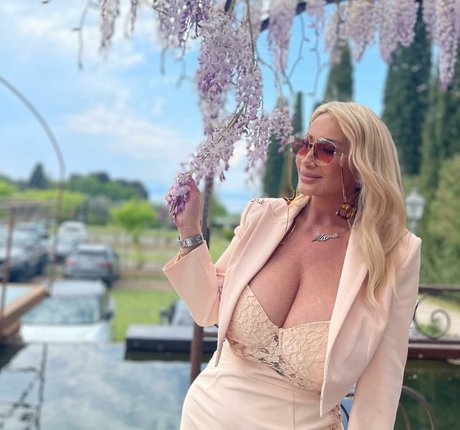 Mara Traversi best model photos