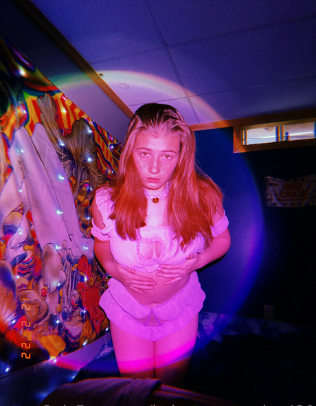 halestormgaming420 model naked galleries