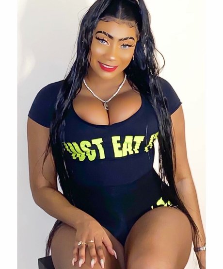 CoolieMonae star nude photos