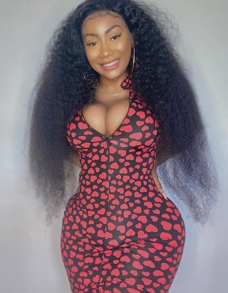 CoolieMonae star hot pic