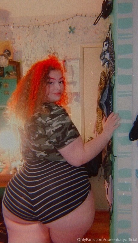 queenkofficial model images