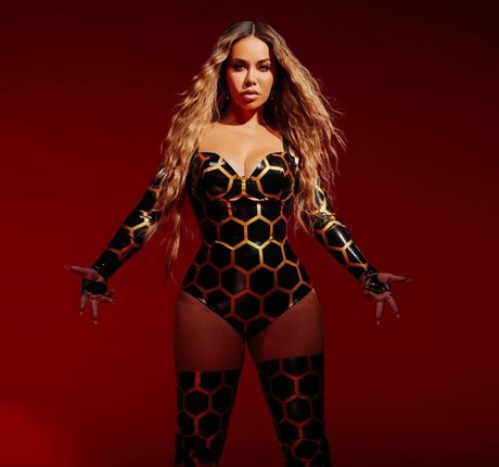 Janney Marin Rivera naked model image